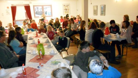 Weihnachtsaktion von GALERIA Kaufhof, Filiale Halle mit dem Verein „Ein Schutzengel für Kinder“ - Bild 3